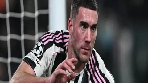 德甲球队迎新帅受阻，大黄蜂不幸遇挫